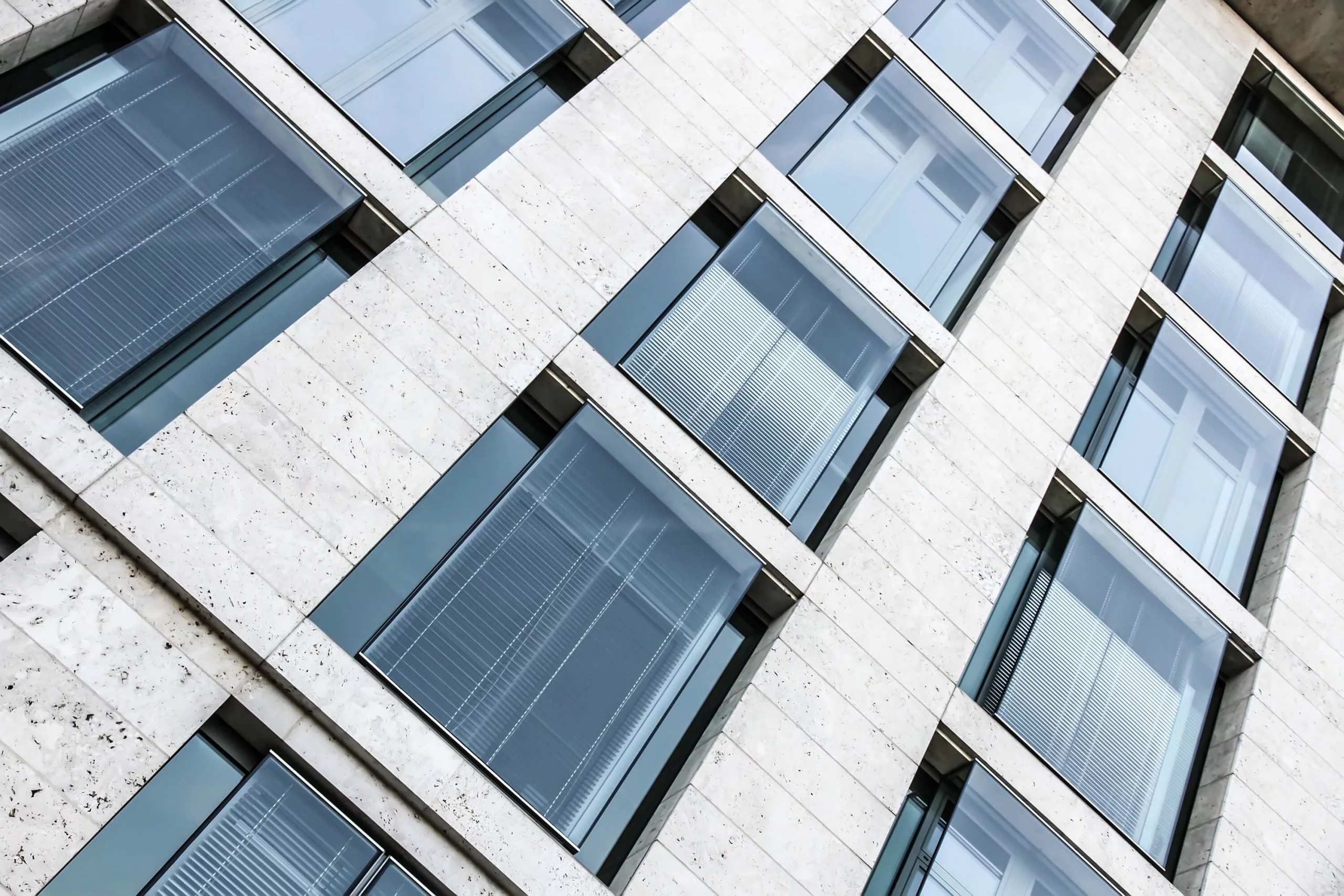 Ihr Immobilienmakler in __hauptgeolage__ - __firma-bezeichnung-kurz__